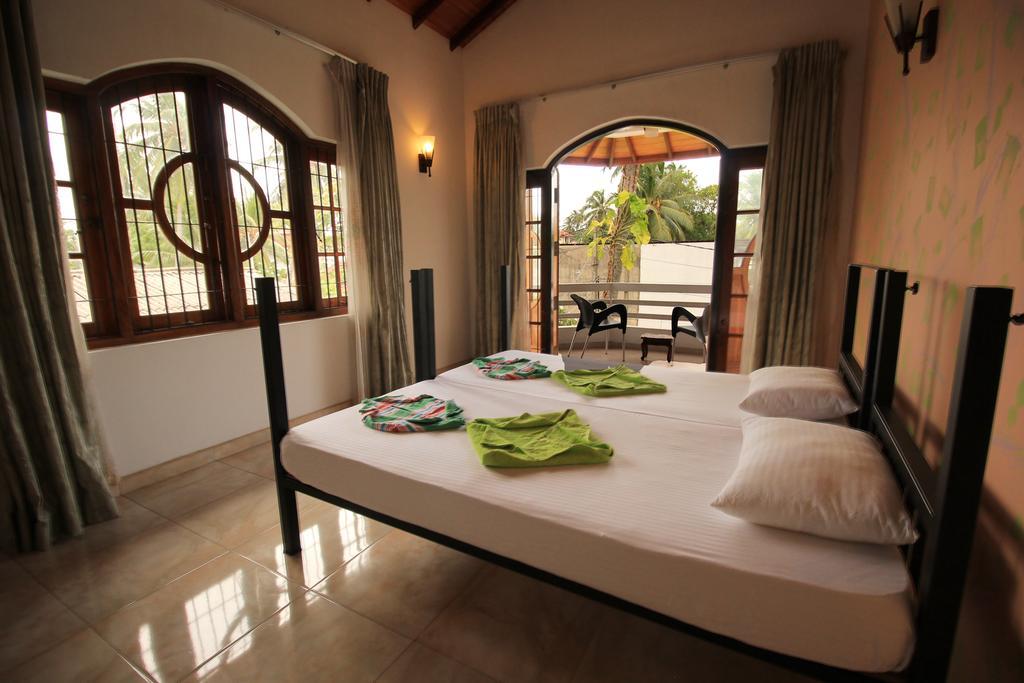 Flipflop Hostel Negombo Exterior photo
